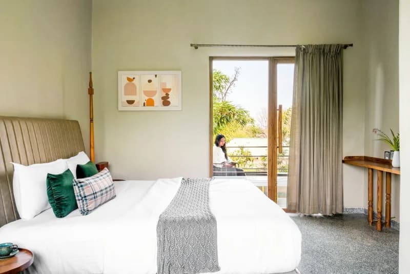 Where to Stay Near Ratapani Tiger Reserve: An Honest Comparison